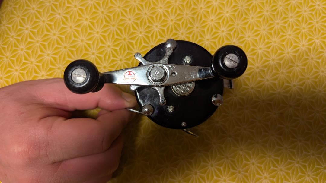 ベイトリール 黒とシルバー