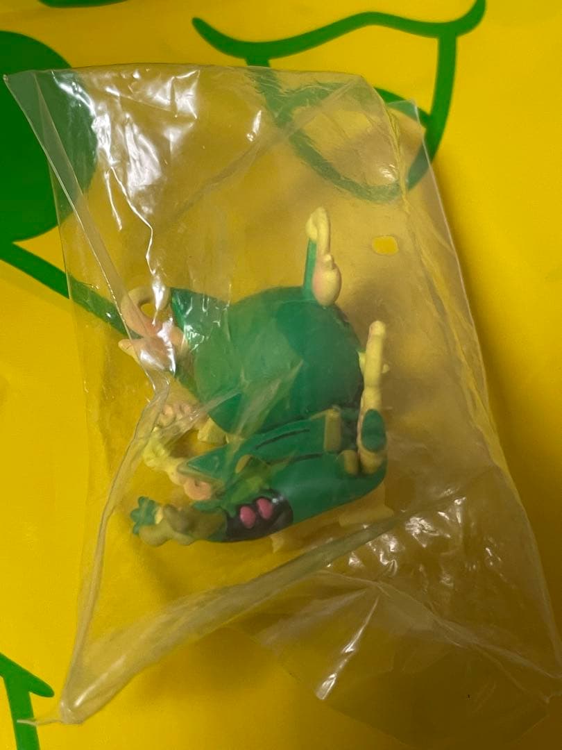 ポケセン限定 メガレックウザ ポンチョを着たピカチュウ　フィギュア　未開封