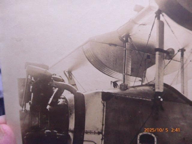 貴重！戦前の複葉機と二人のパイロットの写真です。当時のものです