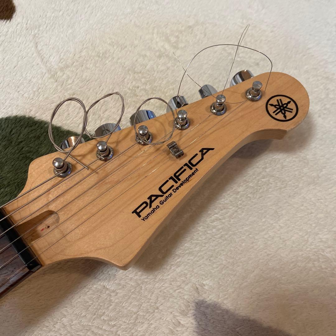 ホワイトエレキギター シングルコイル搭載