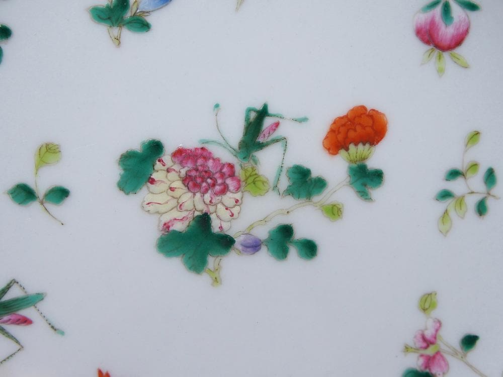 【瓷】　★ 瓷器 粉彩四季花卉紋折沿盤 ★　清代　蝶々 果物 手描文様　明清磁器