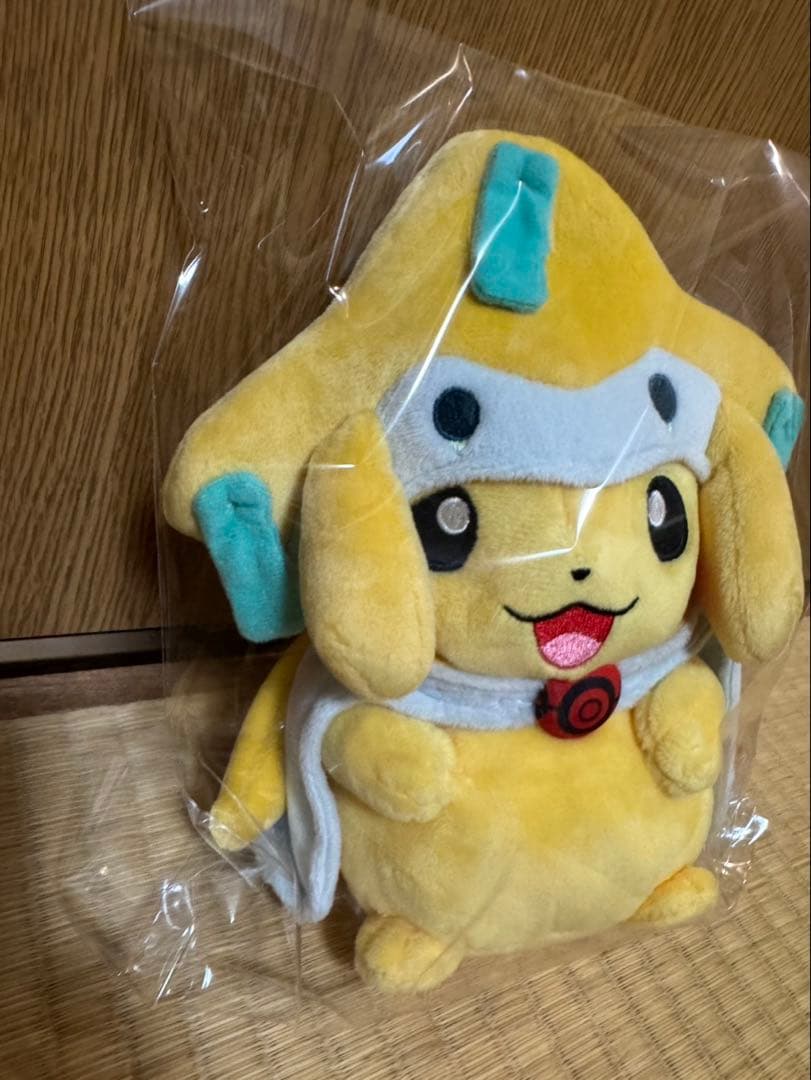 【美品】新品ポケモンセンターオリジナル ぬいぐるみ　ジラーチポンチョのピカチュウ