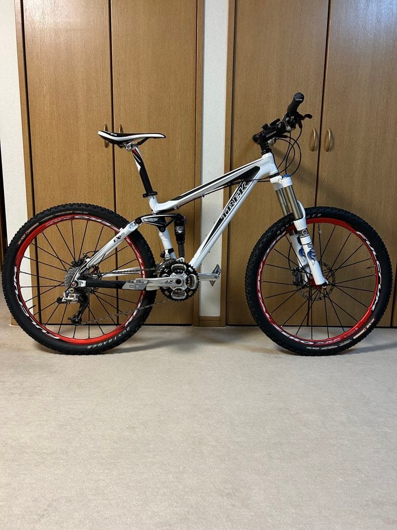 トレック　フューエルEX9マウンテンバイク ホワイト／レッド26インチ