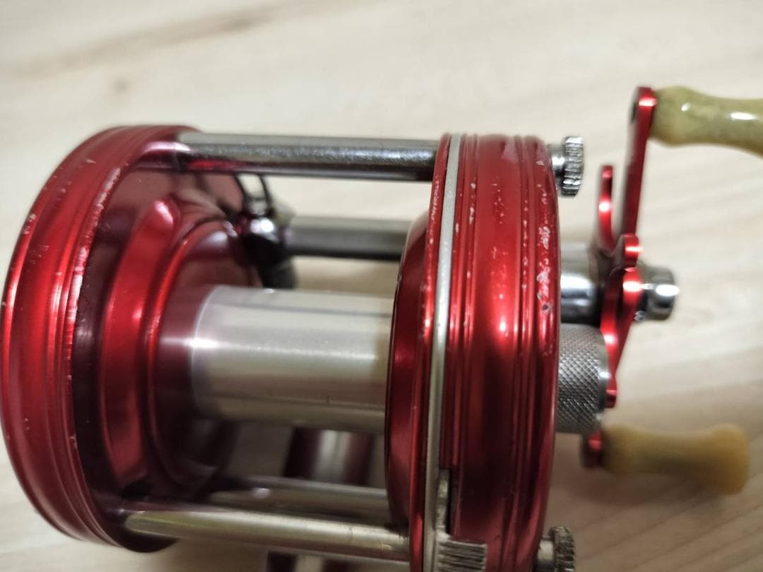 ◇アブガルシア　アンバサダー5000　ビンテージ　リール 　レッド