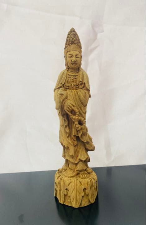 屋久杉一木彫　観音菩薩像