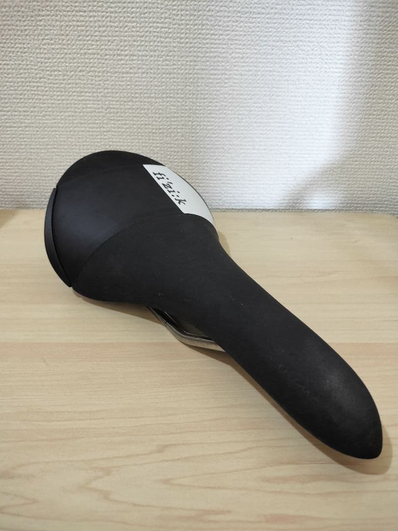 新品未使用　フィジーク　サドル　ALIANTE