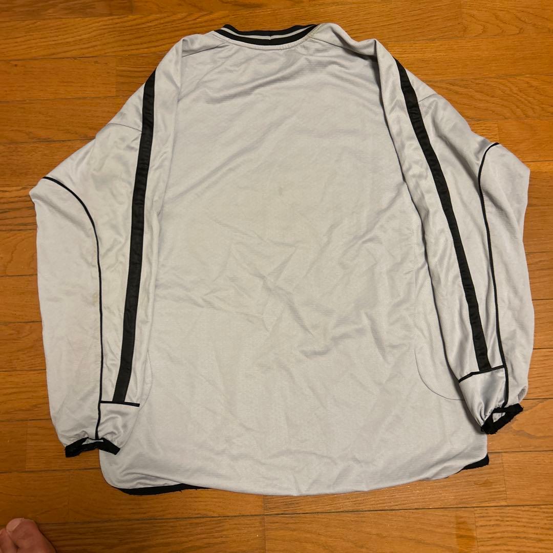 マンチェスター・ユナイテッド Umbro グレー長袖シャツ　サイズＬ