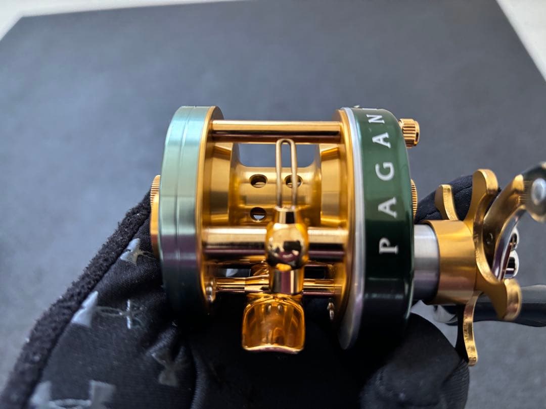 z*n様 megabass メガバス PAGAN ゴールド/グリーン