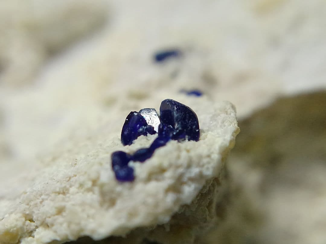 国産鉱物　逸見石　原石　ヘンミライト　Henmilite　鉱物標本