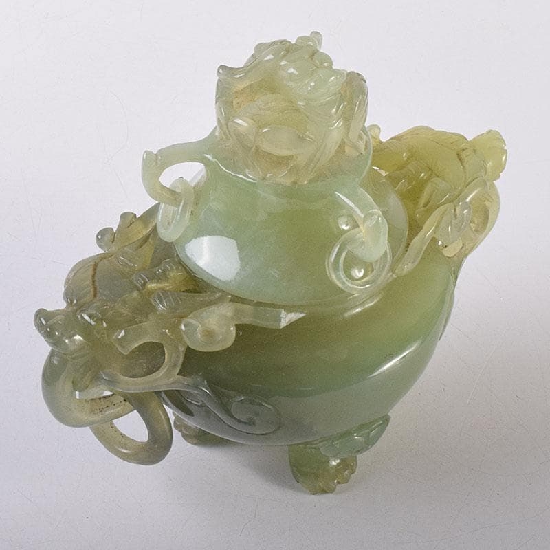 中国　玉石彫刻　雙耳活環　獅子鈕蓋爐　三足香炉　N　8052