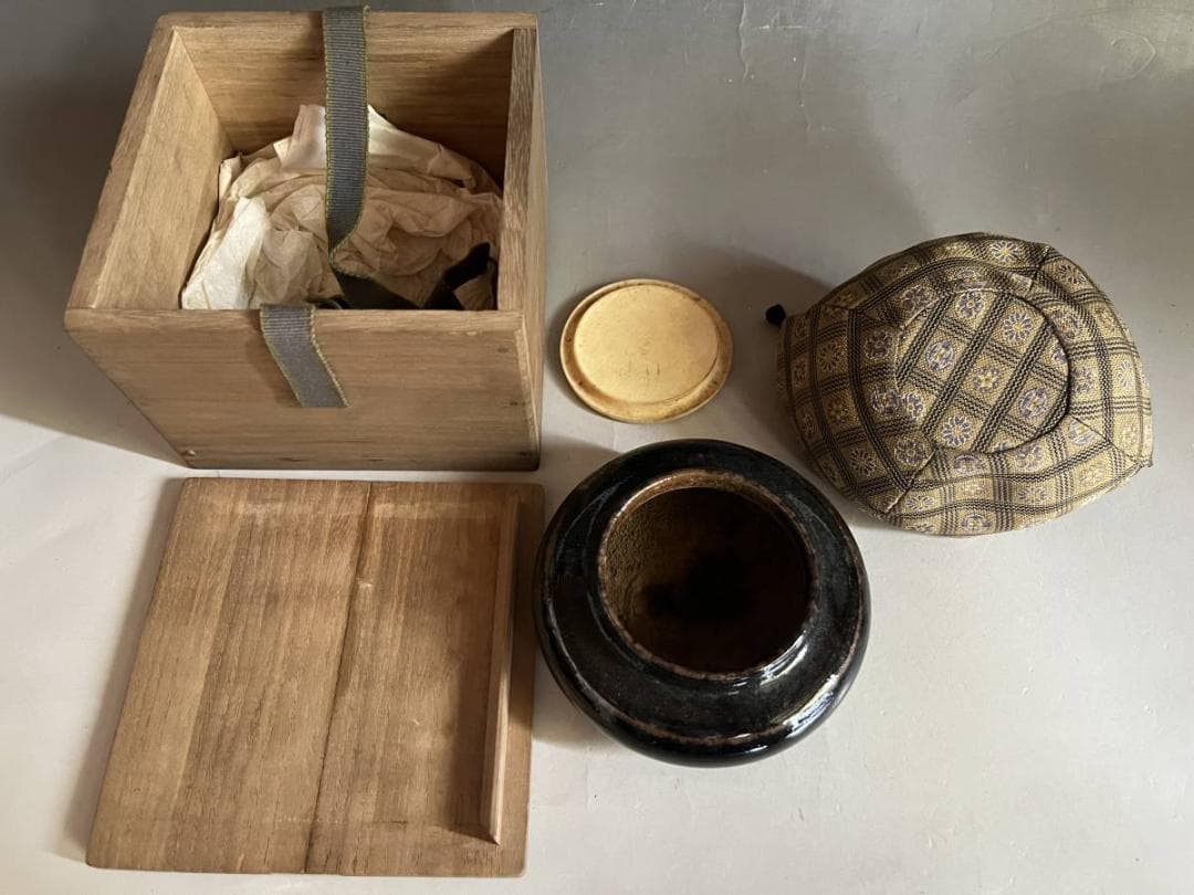 茶入れ■古い大海茶入 黒釉 江戸期 糸切り高台 茶壷 お茶道具 古美術 骨董品■