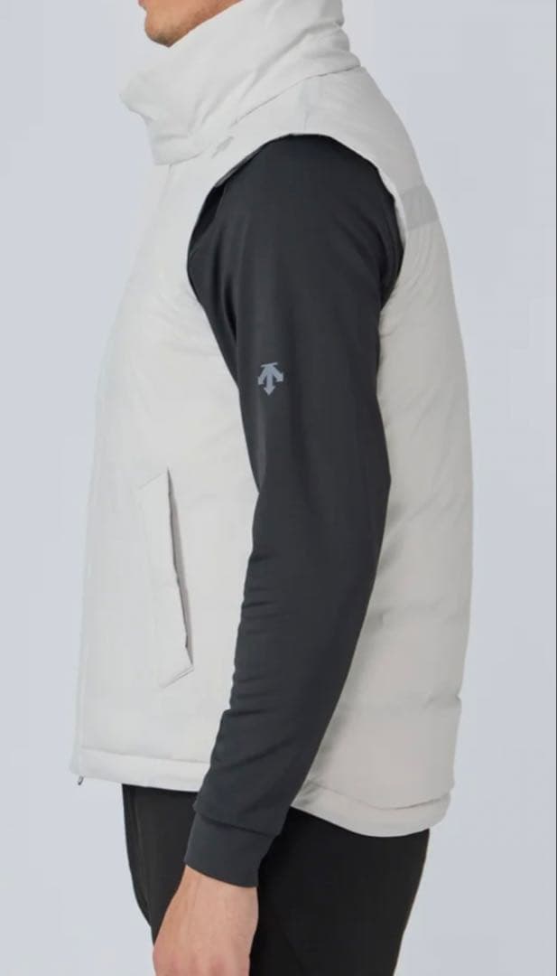 デサントゴルフ　ステンカラーダウンベスト　グレー