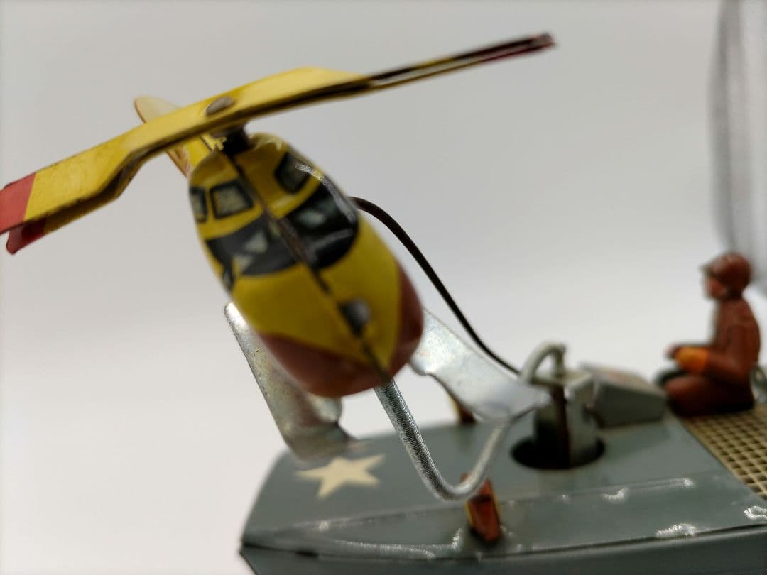 軍用水陸両用車「ARMY TRUCK 」ヘリコプター付 ブリキ製おもちゃ