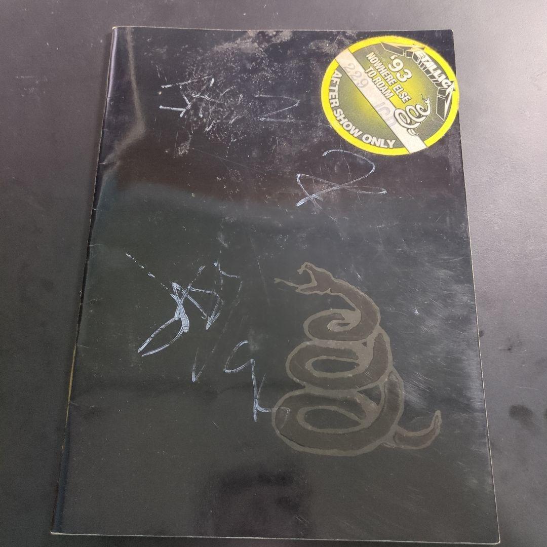 LLICA直筆サイン入り（複数箇所）パフレット