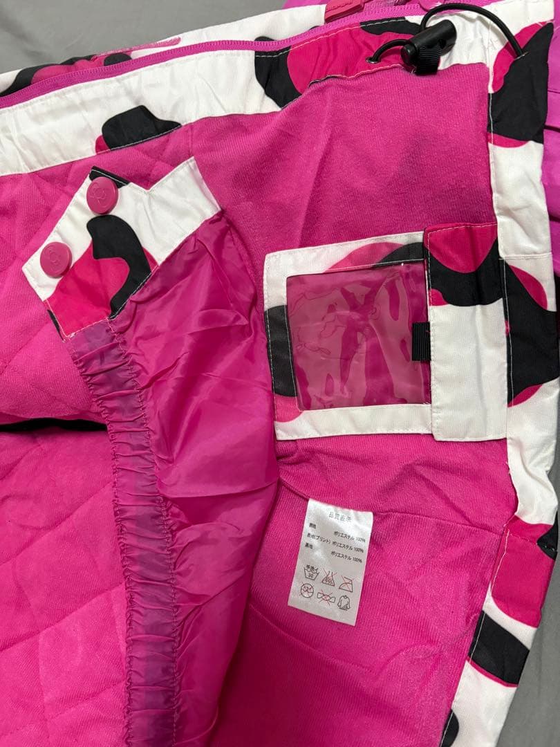 ハローキティ　スノボウェア９号上下セットおまけつき