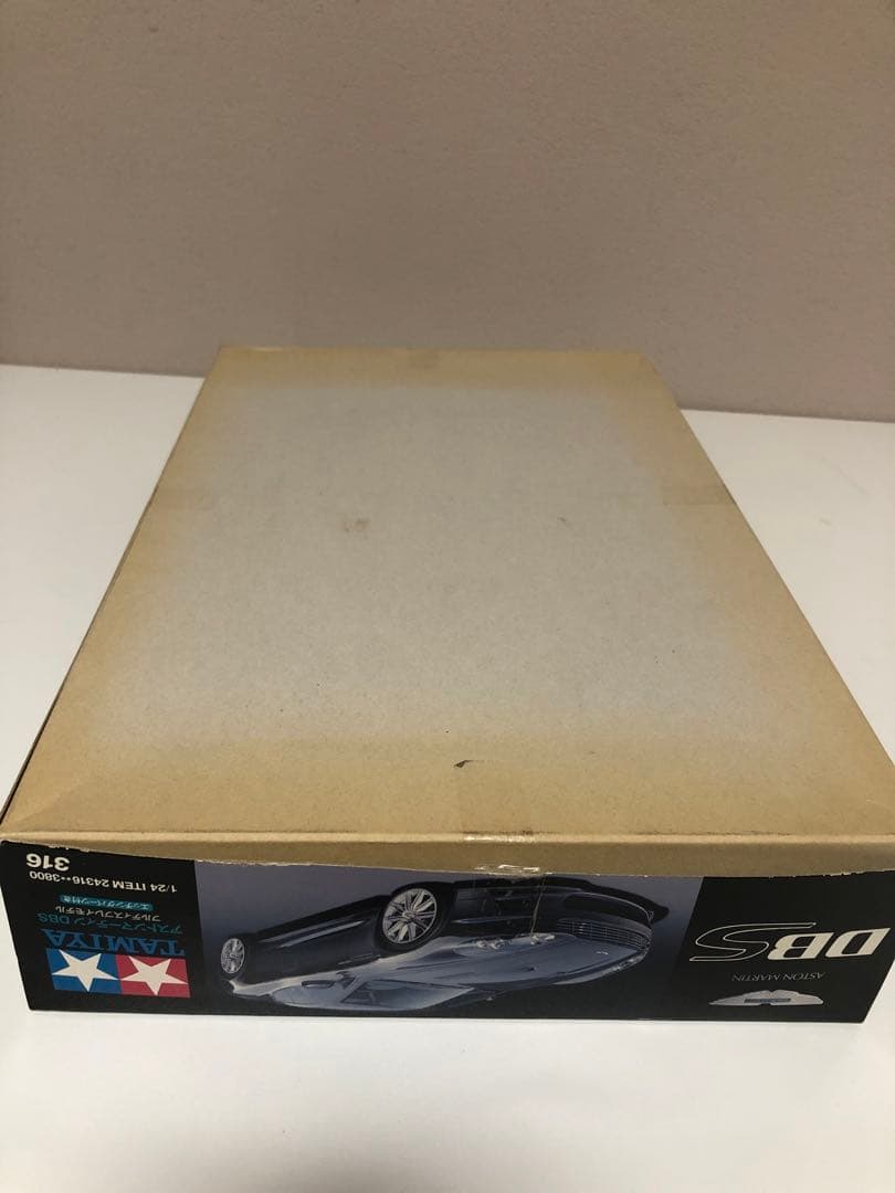 タミヤ 1/24スポーツカーシリーズ　アストンマーティンDBS プラモデル