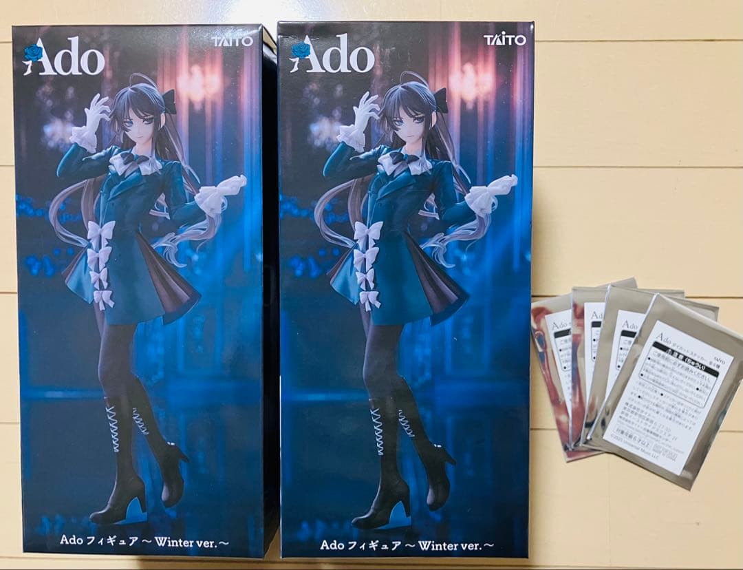 Ado ラウンドワン限定 フィギュア2体 ダイカットステッカー未開封4枚付き