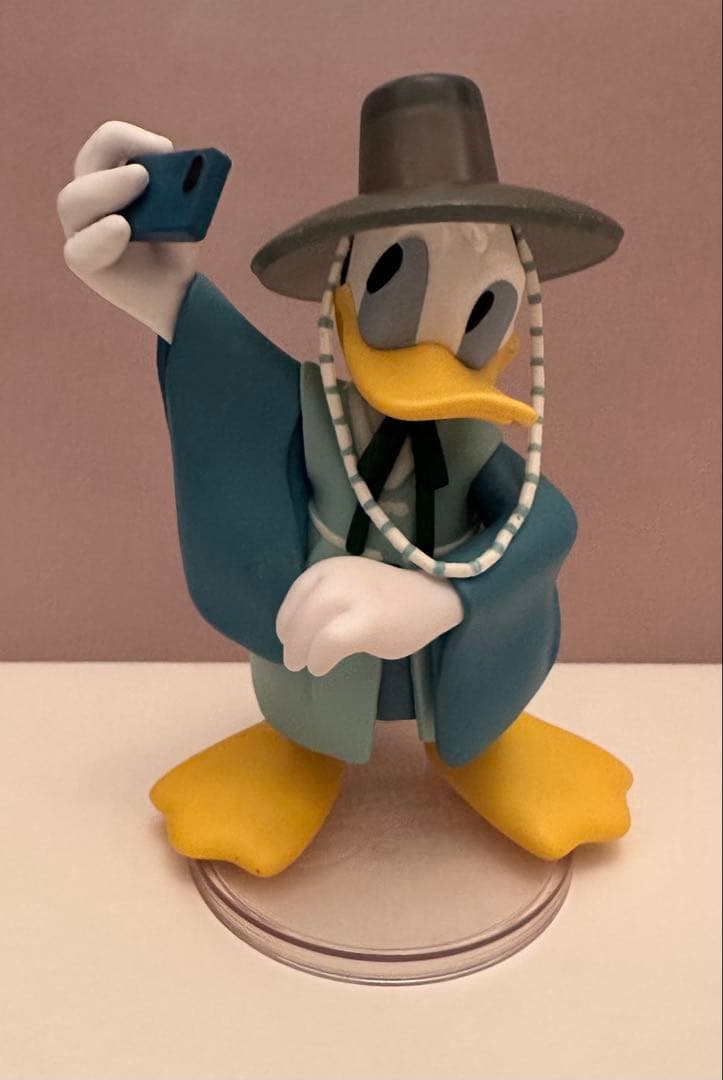 ディズニー　韓国ディズニーストア限定　韓服　ドナルド　デイジー　フィギュア