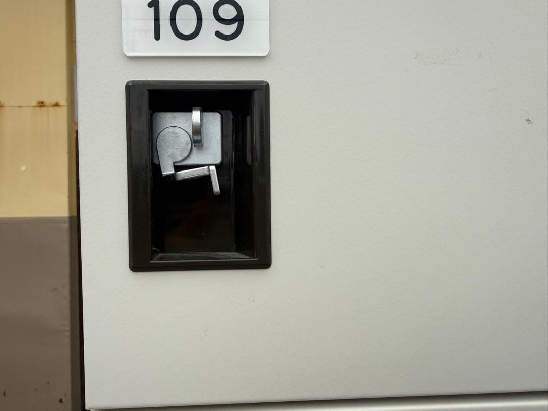 愛知　２７人用ロッカー シューズボックス　中古　南京錠タイプ