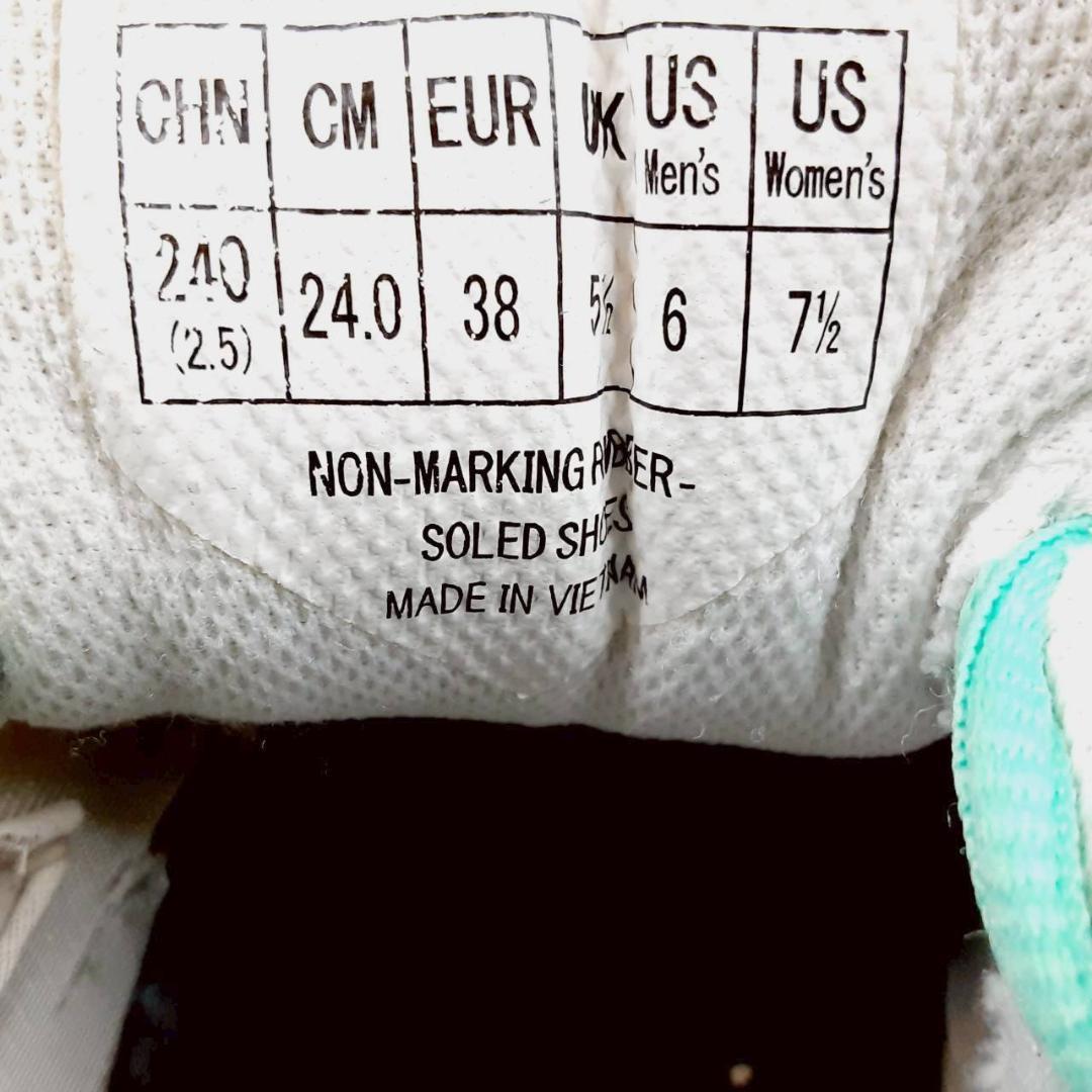 美品 24㎝◎YONEX ヨネックス バトミントンシューズ ホワイト 白