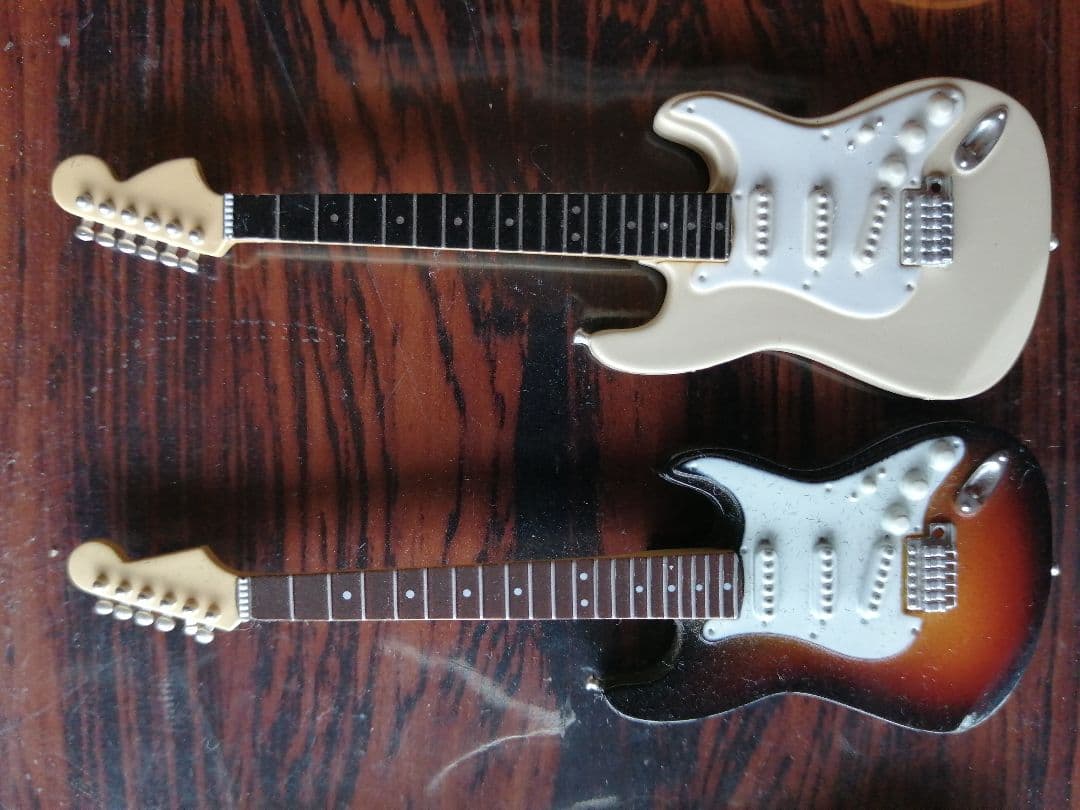 BECKギターコレクション他9本,ケース3個,スタンド３本,コユキ,飾り棚付