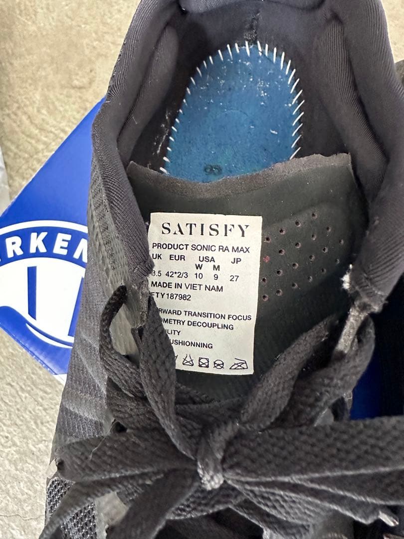 satisfy running salomon サティスファイ　27cm