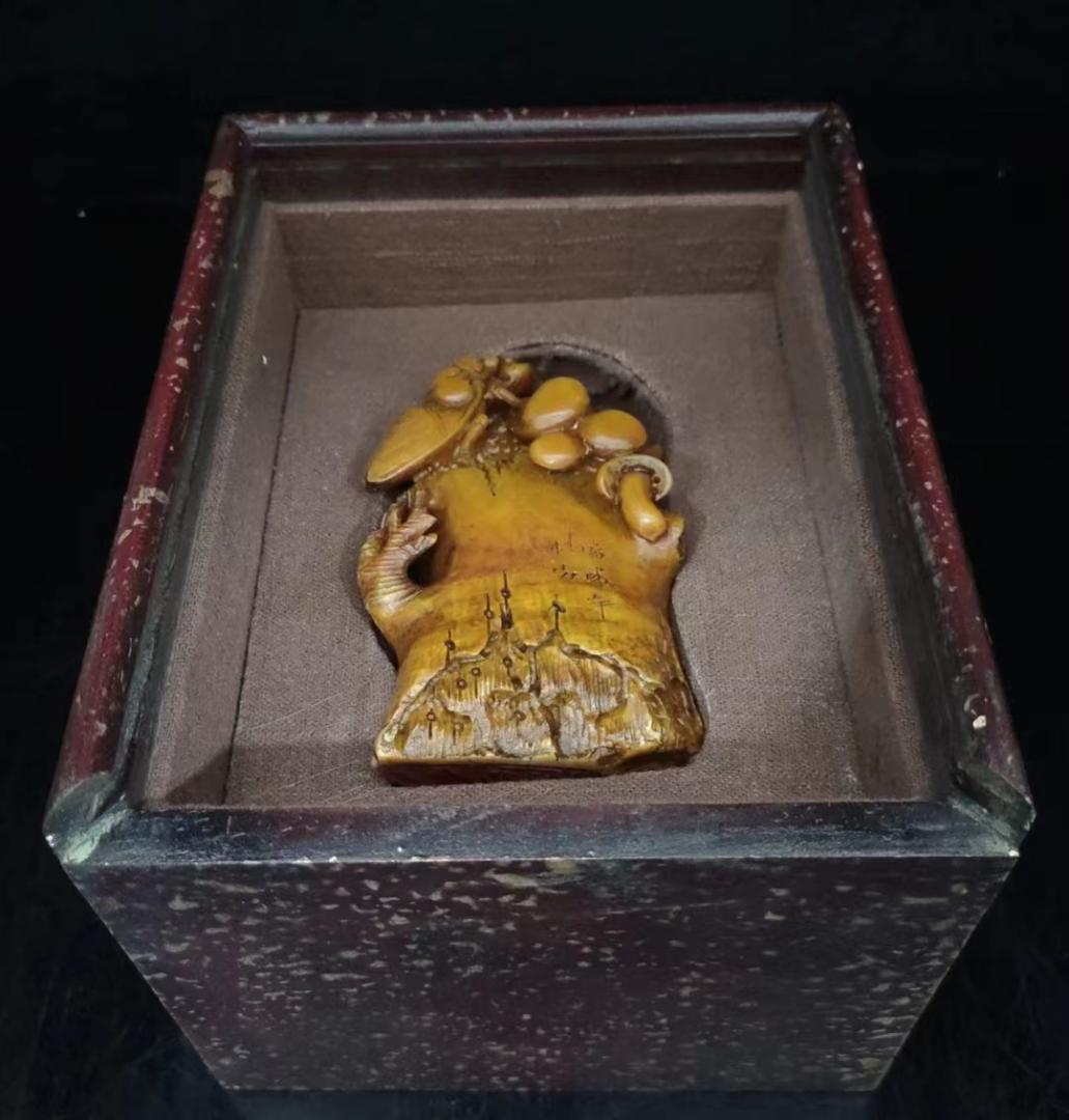 中国古美術・珍蔵木箱付蝉印章・古寿山石・印章・印鉴・書道具・案頭・置物・文房具