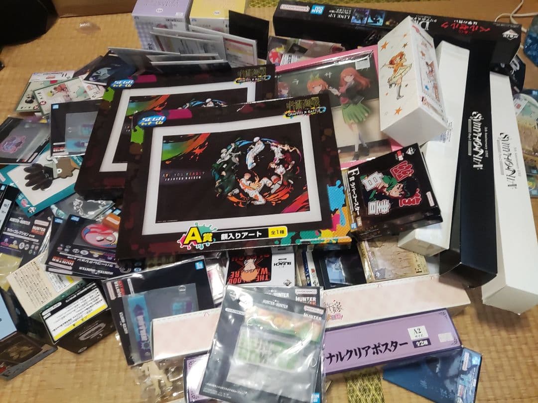 アニメグッズ　超大量まとめ売り　（ダンボール120サイズ程度）