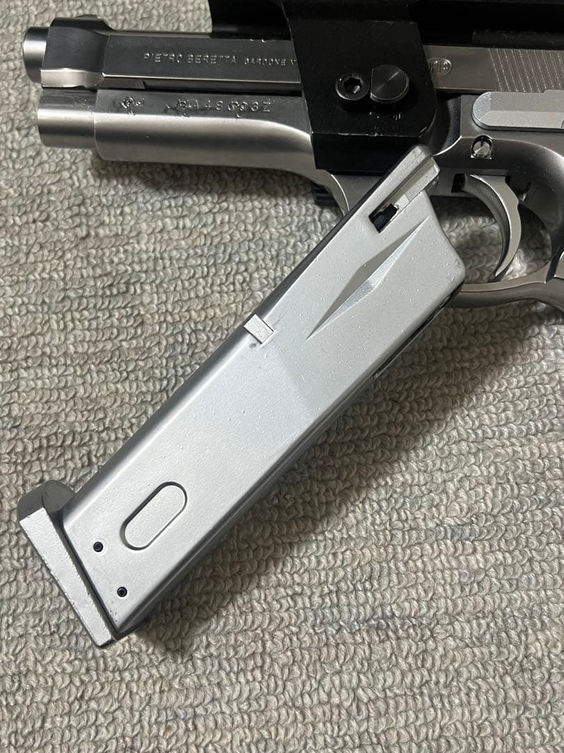 ウエスタンアームズ ベレッタ ガスガン シルバー/ブラック レール付き