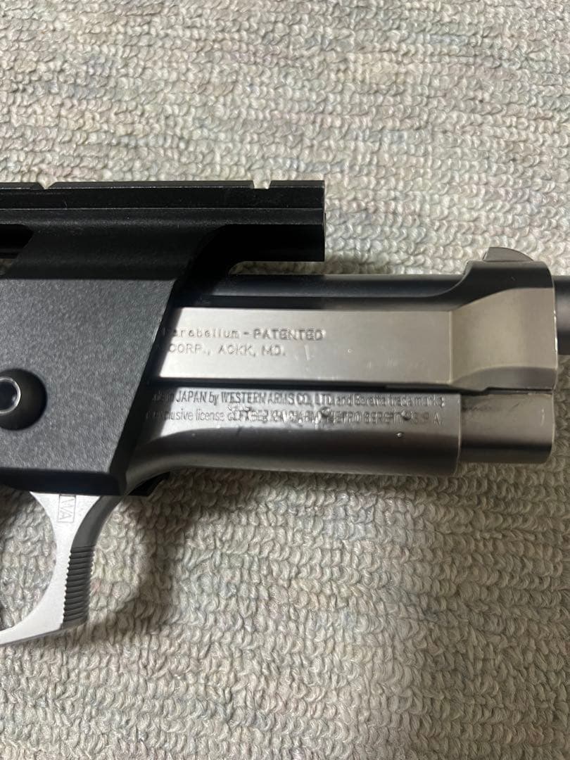 ウエスタンアームズ ベレッタ ガスガン シルバー/ブラック レール付き