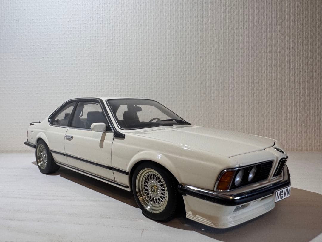  M 635 CSi 1/18 ミニカー