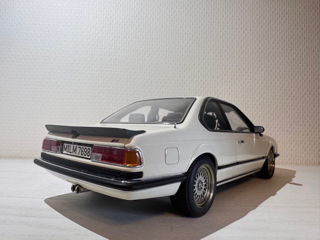  M 635 CSi 1/18 ミニカー