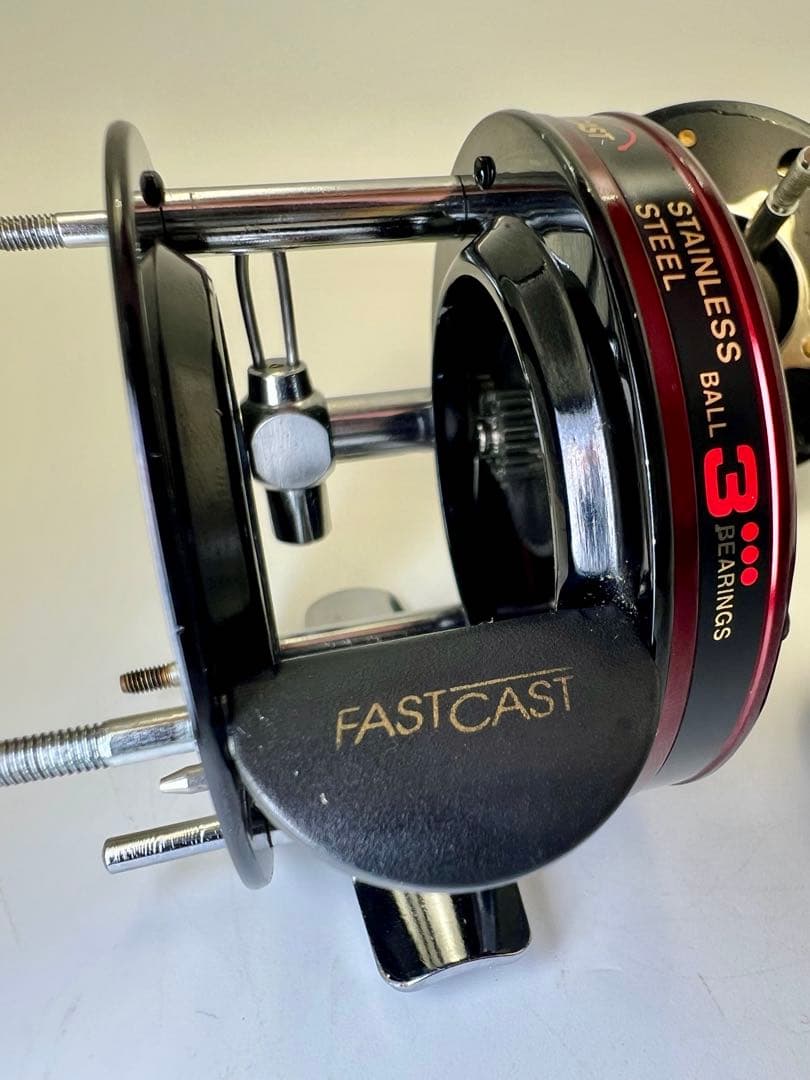 Abu Garcia 4601 C3 左巻き ワインカラー 020003