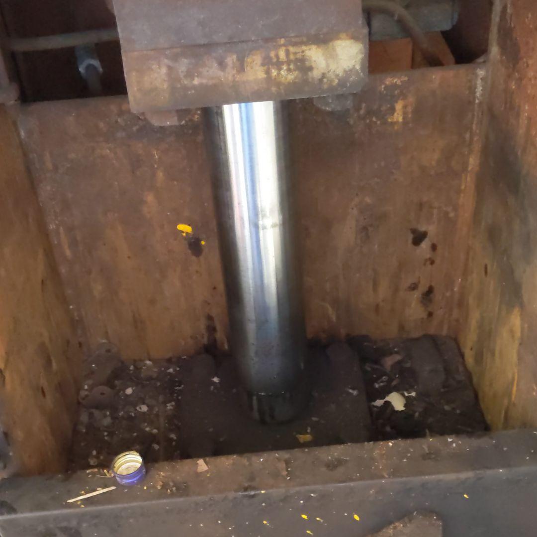 空き缶プレス機