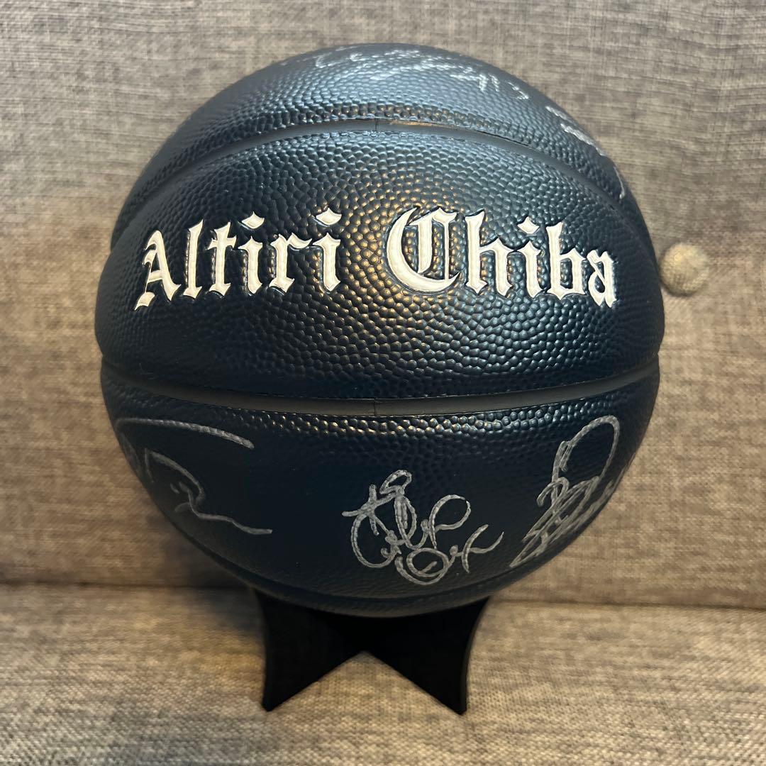 アルティーリ千葉　全選手直筆サイン入りオリジナルミニボール　2023-24