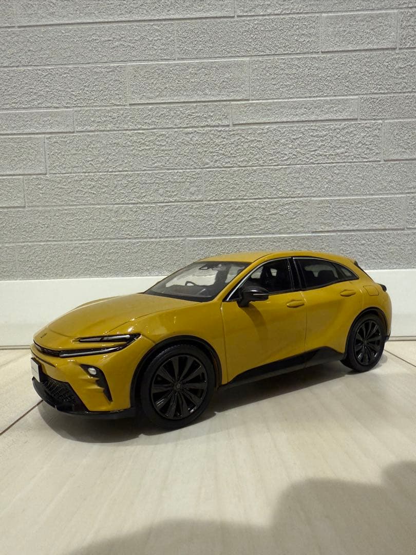 クラウンスポーツ　ミニカー　マスタード