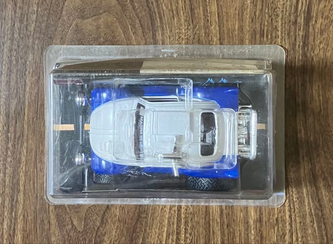 未来警察ウラシマン マグナビートル 1/24スケール ラジコンカー