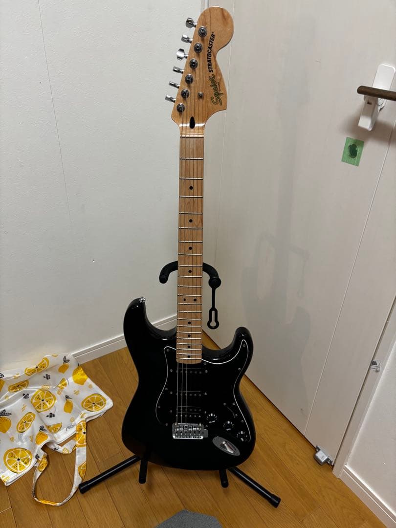 エレキギター ブラック メイプルネック 21フレットStratocaster