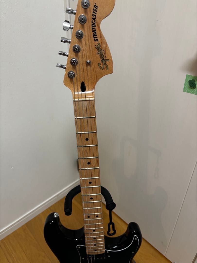 エレキギター ブラック メイプルネック 21フレットStratocaster