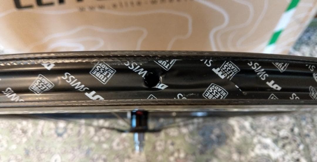 【未使用に近い】BROTURES　F-RIM × Philハブ　ピストホイール