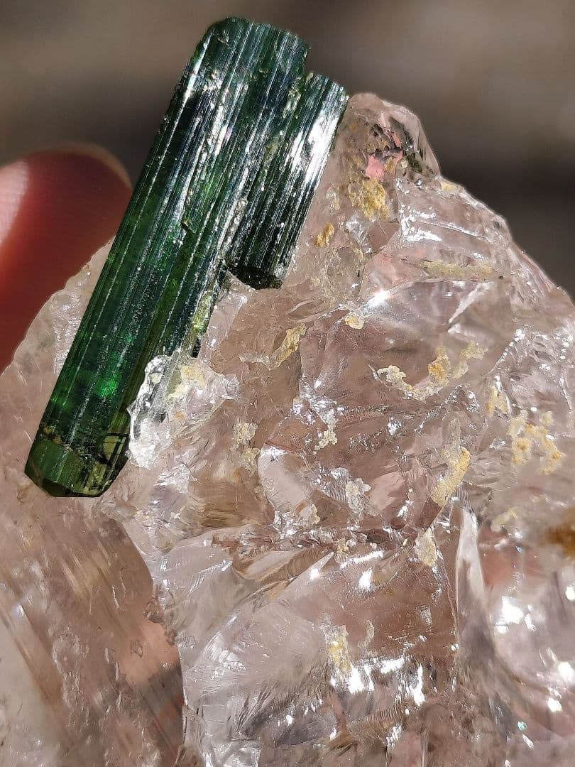 グリーントルマリンオンクォーツ