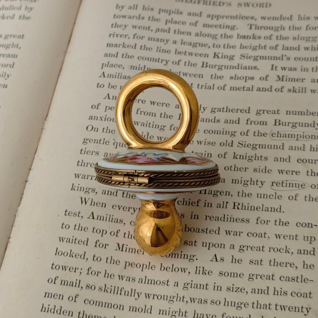 リモージュボックス　おしゃぶり　青い鳥　フランス製　小物入れ　乳歯入　磁器