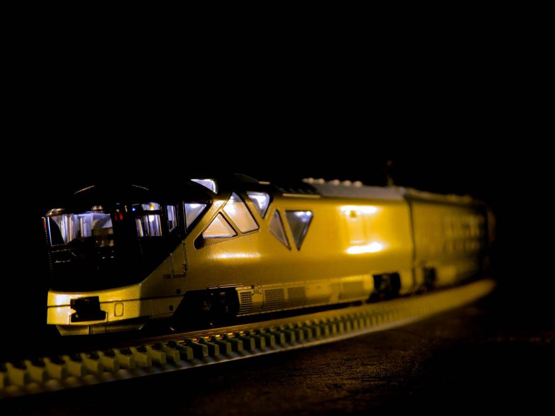 KATO E001形 TRAIN SUITE 四季島(室内灯取付済)【新品】