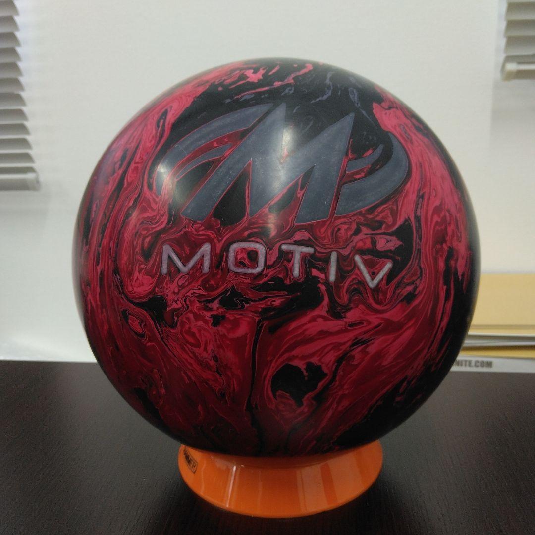 MOTIV JACKAL LE ボウリングボール 14p2～4ozです。