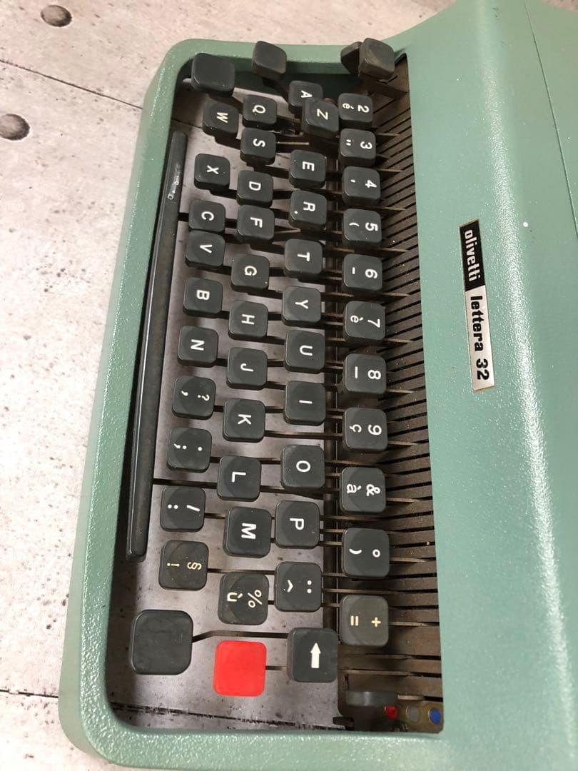 Olivetti タイプライター　lettera 32 ジャンク品(L129)