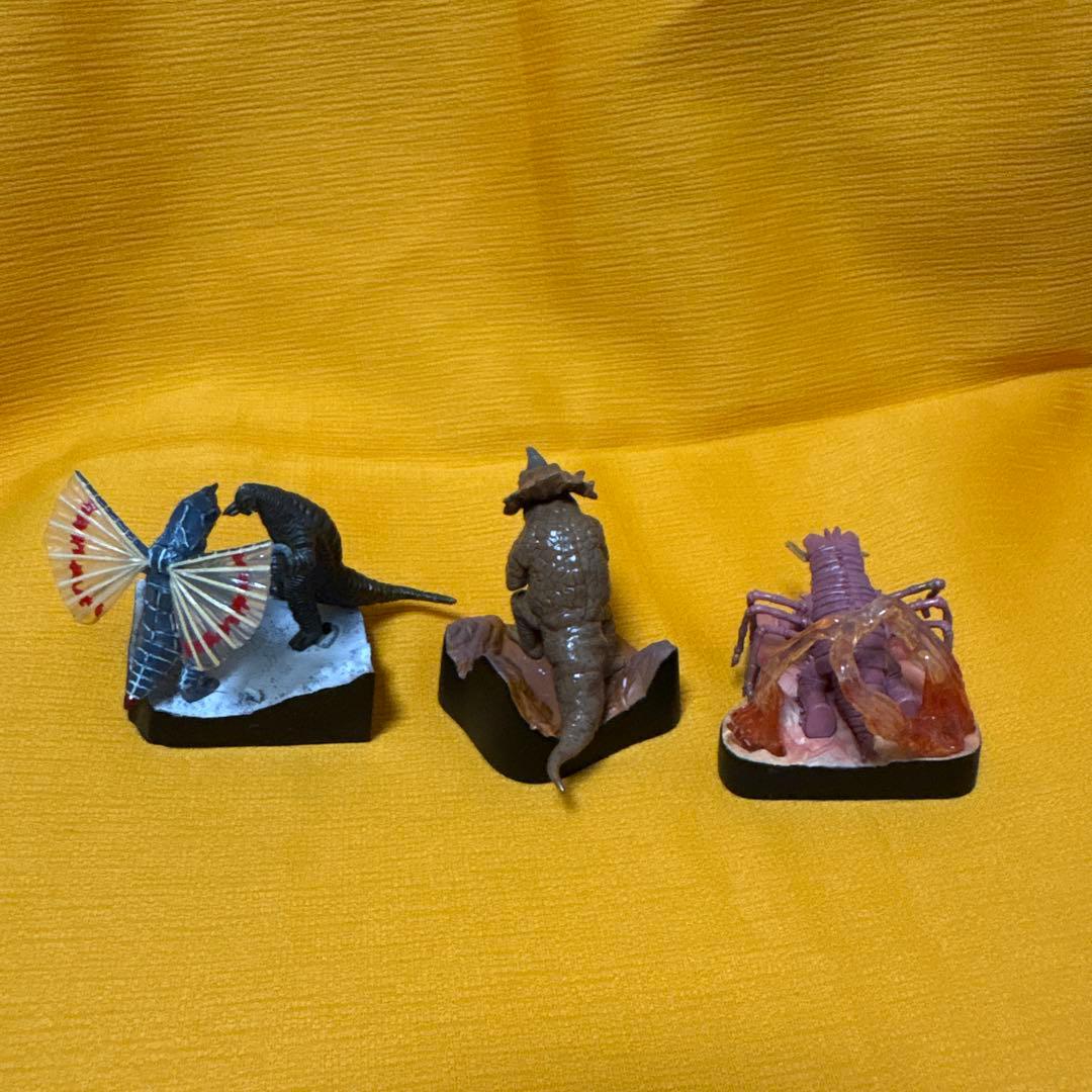 ウルトラ怪獣名鑑5体セット＋ポインターとマグマライザー