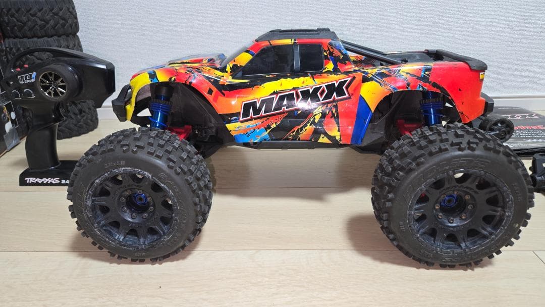 トラクサス　マックス　TRAXXAS　MAXX　ほぼフルオプション仕様。