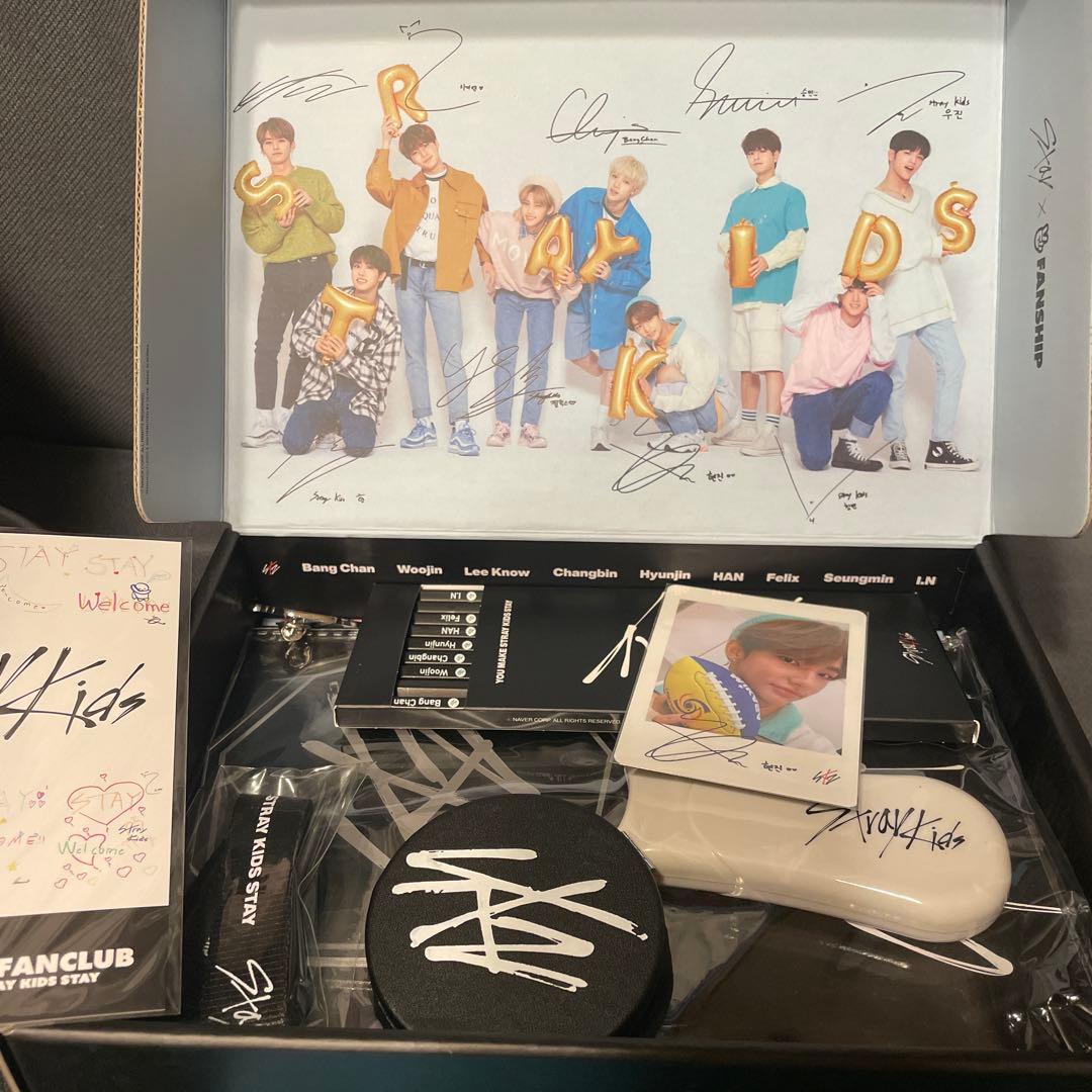 STAY 1ST OFFICIAL FANSHP KITとペンライト