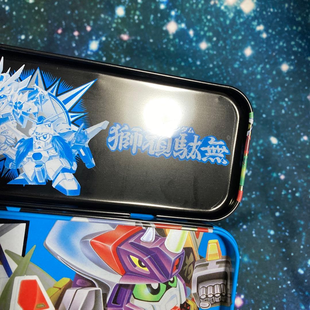 SDガンダムの缶ペンセット（ナイトガンダム、武者ガンダム　ペンケース）