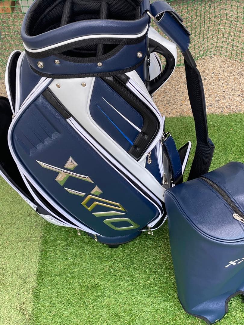 極美品XXIOプロモデルレプリカキャディーバッグ ネイビー/ホワイト未使用に近い